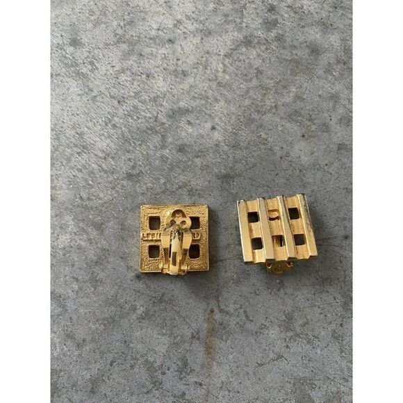 Vintage Lucien Piccard Earrings Stud Square Gold Tone Clip On Geometric 1” x 1” - Picture 4 of 9